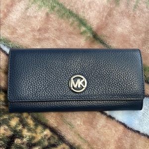 Michael Kors wallet (new with tags)!!!